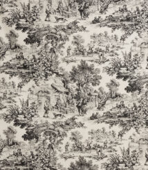 Tessuto Toile de Jouy in avorio e nero con scene pastorali raffiguranti paesaggi rurali, figure in abiti d'epoca, momenti conviviali all'aperto e dettagli naturalistici. Perfetto per arredamenti classici, tende, rivestimenti di cuscini e decorazioni in stile shabby chic.