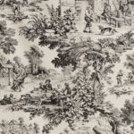 Tessuto Toile de Jouy in avorio e nero con scene pastorali raffiguranti paesaggi rurali, figure in abiti d'epoca, momenti conviviali all'aperto e dettagli naturalistici. Perfetto per arredamenti classici, tende, rivestimenti di cuscini e decorazioni in stile shabby chic.