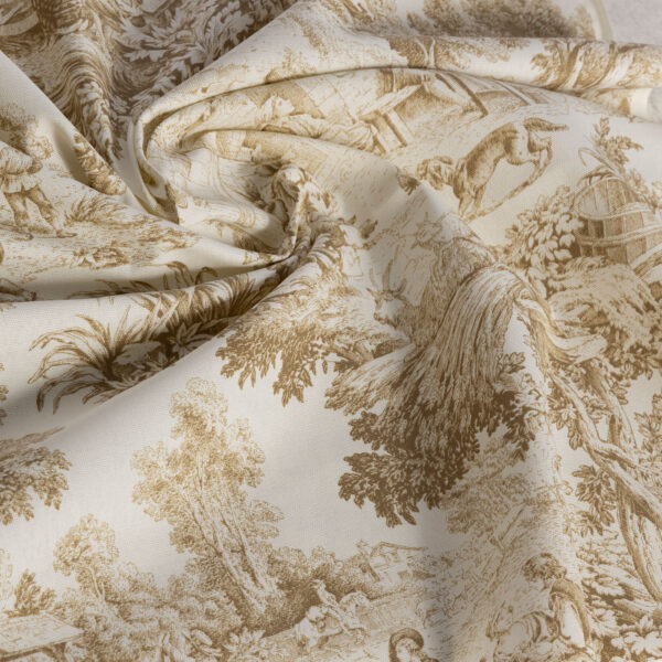 Il fascino del Toile de Jouy beige, un tessuto che racchiude secoli di storia e arte. Questo tessuto si distingue per le sue stampe delicate e raffinate