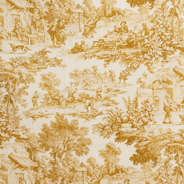 Tessuto Toile de Jouy dorato con dettagli raffinati che raffigurano scene pastorali tradizionali: figure in abiti d'epoca, momenti conviviali all'aperto, paesaggi naturali rigogliosi e architetture rustiche. Perfetto per arredamento classico, tende, rivestimenti di cuscini e decorazioni eleganti in stile shabby chic.