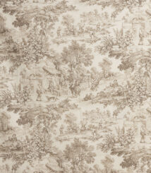 Tessuto Toile de Jouy taupe con dettagli raffinati che raffigurano scene pastorali tradizionali: figure in abiti d'epoca, momenti conviviali all'aperto, paesaggi rurali rigogliosi e architetture rustiche. Ideale per arredamento classico, tende, rivestimenti di cuscini e decorazioni in stile shabby chic.