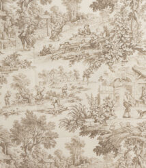 Tessuto Toile de Jouy taupe con dettagli raffinati che raffigurano scene pastorali tradizionali: figure in abiti d'epoca, momenti conviviali all'aperto, paesaggi rurali rigogliosi e architetture rustiche. Ideale per arredamento classico, tende, rivestimenti di cuscini e decorazioni in stile shabby chic.
