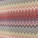 Acquista il Tessuto Gobelin Multicolore ZigZag chevron rosso su Deco Italian Design. Perfetto per tende, cuscini e rivestimenti di alta qualità.